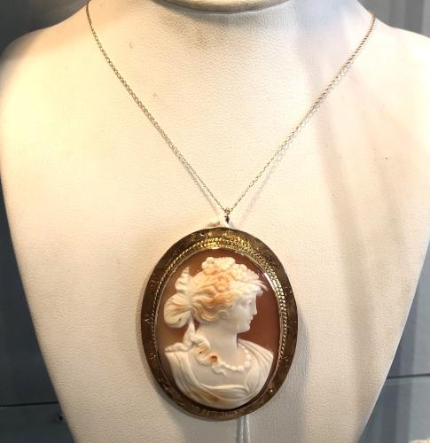 10K Shell Cameo Pendant 2125OJC by Mary Saltarelli